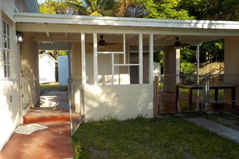 House in Cutler Bay, Florida 2 bedrooms, 80.64 sq.m. № 2075372 - photo 2