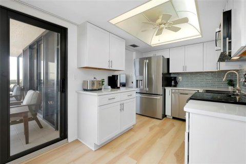Купить кондоминиум в Сарасота, Флорида 7 комнат, 119.84м2, № 1548229 - фото 30