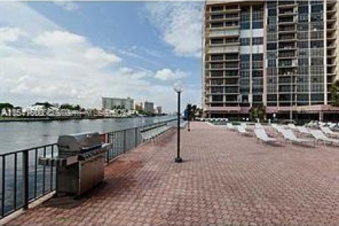 Copropriété à louer à Hallandale Beach, Floride: 2 chambres, 94.76 m2 № 1959241 - photo 21