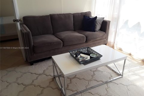 Copropriété à louer à Hallandale Beach, Floride: 2 chambres, 94.76 m2 № 1959241 - photo 10