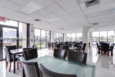 Copropriété à louer à Hallandale Beach, Floride: 2 chambres, 94.76 m2 № 1959241 - photo 27