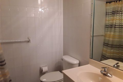 Copropriété à louer à Hallandale Beach, Floride: 2 chambres, 94.76 m2 № 1959241 - photo 13