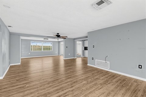 Villa ou maison à vendre à Port Richey, Floride: 3 chambres, 143.53 m2 № 2410491 - photo 6