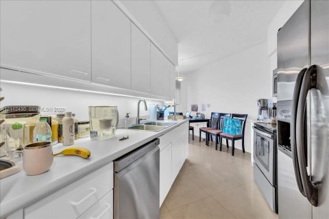Купить кондоминиум в Санни-Айлс-Бич, Флорида 1 спальня, 117.06м2, № 2432929 - фото 10
