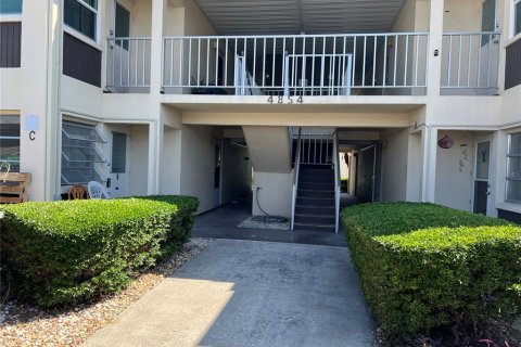 Copropriété à vendre à New Port Richey, Floride: 2 chambres, 101.08 m2 № 1754434 - photo 1