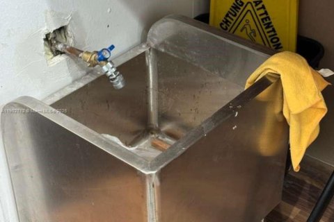 Propiedad comercial en venta en Miami Beach, Florida № 1955863 - foto 23