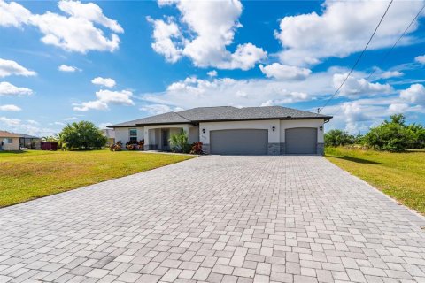 Villa ou maison à Cape Coral, Floride 4 chambres, 170.01 m2 № 2329790