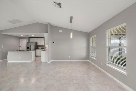 Villa ou maison à vendre à Cape Coral, Floride: 4 chambres, 170.01 m2 № 2329790 - photo 12