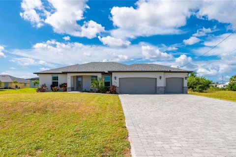 Villa ou maison à vendre à Cape Coral, Floride: 4 chambres, 170.01 m2 № 2329790 - photo 2
