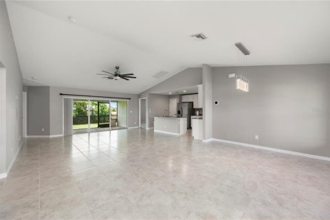 Villa ou maison à vendre à Cape Coral, Floride: 4 chambres, 170.01 m2 № 2329790 - photo 11