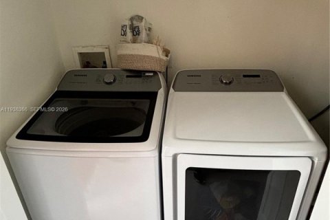 Adosado en alquiler en Miami Lakes, Florida, 4 dormitorios, 143.63 m2 № 1996107 - foto 7