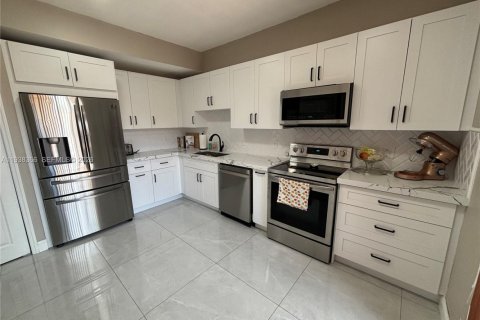 Adosado en alquiler en Miami Lakes, Florida, 4 dormitorios, 143.63 m2 № 1996107 - foto 3