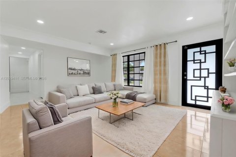 Casa en alquiler en Miramar, Florida, 3 dormitorios, 158.68 m2 № 2077930 - foto 2
