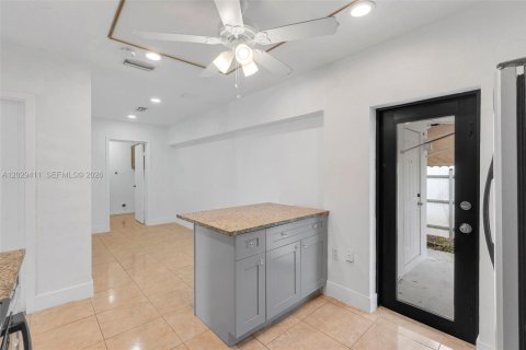 Casa en alquiler en Miramar, Florida, 3 dormitorios, 158.68 m2 № 2077930 - foto 6