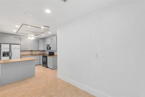 Casa en alquiler en Miramar, Florida, 3 dormitorios, 158.68 m2 № 2077930 - foto 9