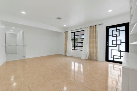 Casa en alquiler en Miramar, Florida, 3 dormitorios, 158.68 m2 № 2077930 - foto 3