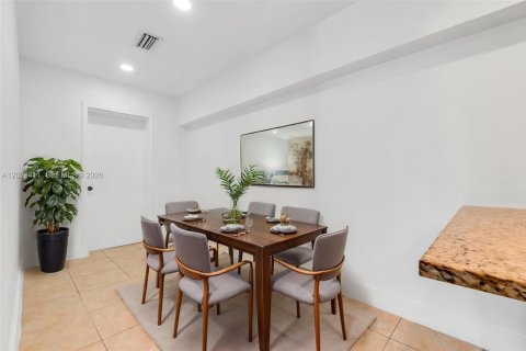 Casa en alquiler en Miramar, Florida, 3 dormitorios, 158.68 m2 № 2077930 - foto 5