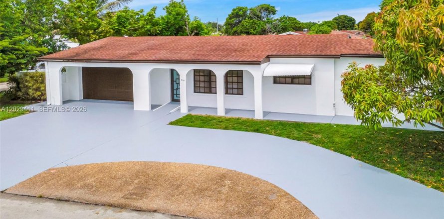 Casa en Miramar, Florida 3 dormitorios, 158.68 m2 № 2077930