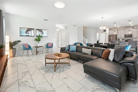Casa en venta en Davenport, Florida, 6 dormitorios, 310.2 m2 № 1789800 - foto 9