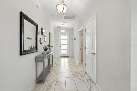 Casa en venta en Davenport, Florida, 6 dormitorios, 310.2 m2 № 1789800 - foto 5