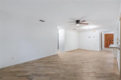 House in Daytona Beach, Florida 3 bedrooms, 147.53 sq.m. № 2429424 - photo 21