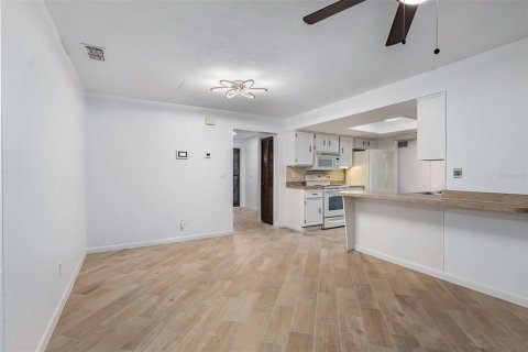 House in Daytona Beach, Florida 3 bedrooms, 147.53 sq.m. № 2429424 - photo 17
