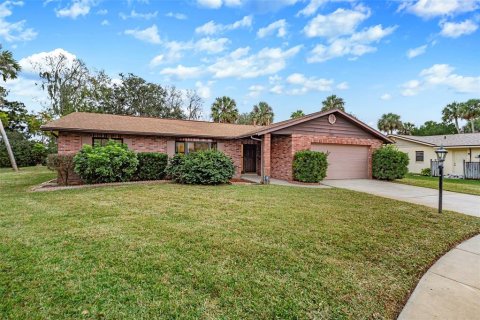 House in Daytona Beach, Florida 3 bedrooms, 147.53 sq.m. № 2429424 - photo 2