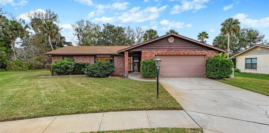 House in Daytona Beach, Florida 3 bedrooms, 147.53 sq.m. № 2429424