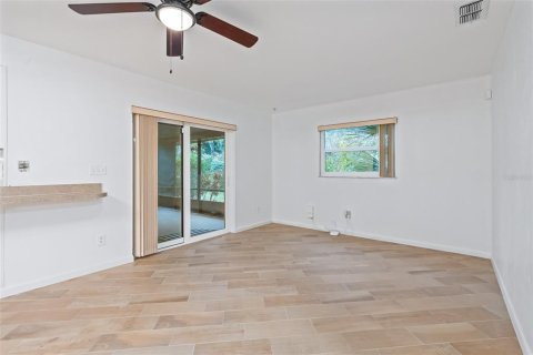 House in Daytona Beach, Florida 3 bedrooms, 147.53 sq.m. № 2429424 - photo 19