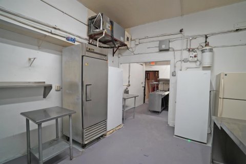 Commercial property in Miami, Florida № 2146860 - photo 28