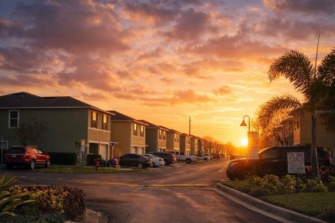 Condominio en alquiler en Orlando, Florida, 3 dormitorios, 173.91 m2 № 2111830 - foto 3