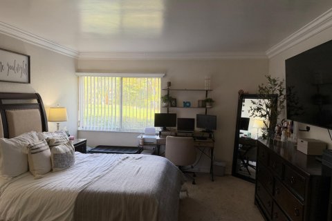 Condo in Plantation, Florida, 1 bedroom № 2245522 - photo 5