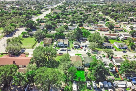 Villa ou maison à vendre à Miami, Floride: 4 chambres, 162.49 m2 № 2046229 - photo 24