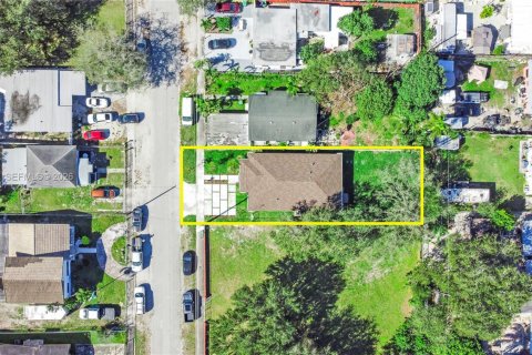 Villa ou maison à vendre à Miami, Floride: 4 chambres, 162.49 m2 № 2046229 - photo 26