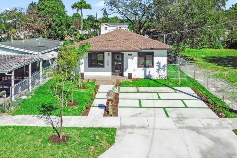 Villa ou maison à vendre à Miami, Floride: 4 chambres, 162.49 m2 № 2046229 - photo 2