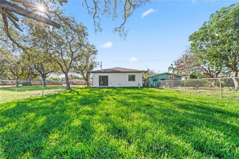 Villa ou maison à vendre à Miami, Floride: 4 chambres, 162.49 m2 № 2046229 - photo 21