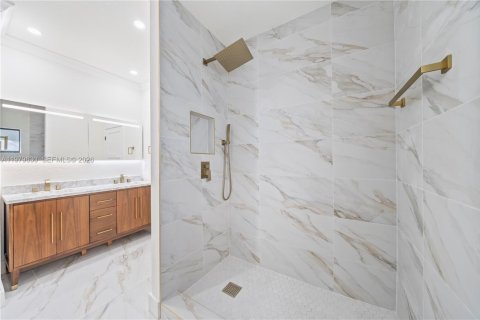 Villa ou maison à vendre à Miami, Floride: 4 chambres, 162.49 m2 № 2046229 - photo 18