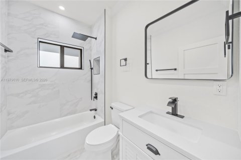 Villa ou maison à vendre à Miami, Floride: 4 chambres, 162.49 m2 № 2046229 - photo 12