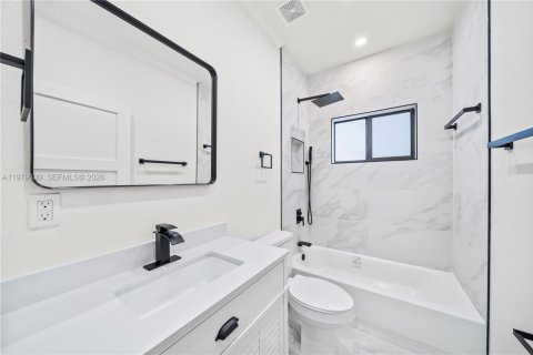 Villa ou maison à vendre à Miami, Floride: 4 chambres, 162.49 m2 № 2046229 - photo 20