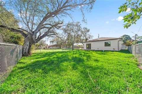 Villa ou maison à vendre à Miami, Floride: 4 chambres, 162.49 m2 № 2046229 - photo 22