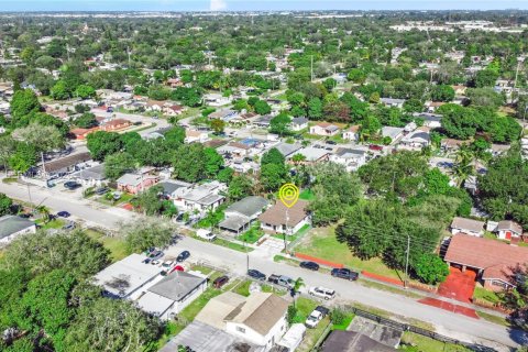 Villa ou maison à vendre à Miami, Floride: 4 chambres, 162.49 m2 № 2046229 - photo 23