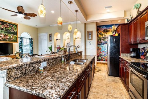 House in Winter Haven, Florida 8 bedrooms, 725.57 sq.m. № 1548678 - photo 14