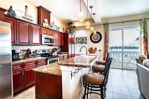 House in Winter Haven, Florida 8 bedrooms, 725.57 sq.m. № 1548678 - photo 16