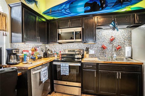 House in Winter Haven, Florida 8 bedrooms, 725.57 sq.m. № 1548678 - photo 7