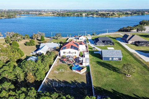 House in Winter Haven, Florida 8 bedrooms, 725.57 sq.m. № 1548678 - photo 5