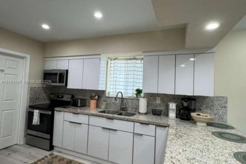 Villa ou maison à vendre à Miami Gardens, Floride: 4 chambres, 150.32 m2 № 2406097 - photo 6