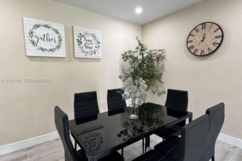 Villa ou maison à vendre à Miami Gardens, Floride: 4 chambres, 150.32 m2 № 2406097 - photo 5