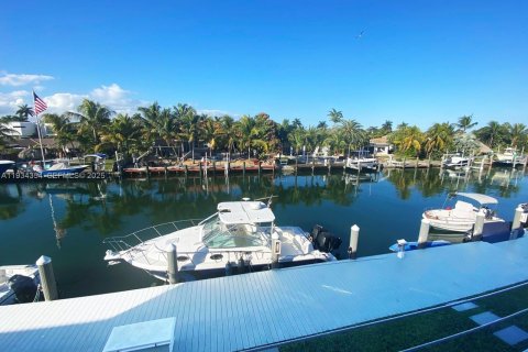 Condo in North Miami, Florida, 1 bedroom  № 2035559 - photo 11