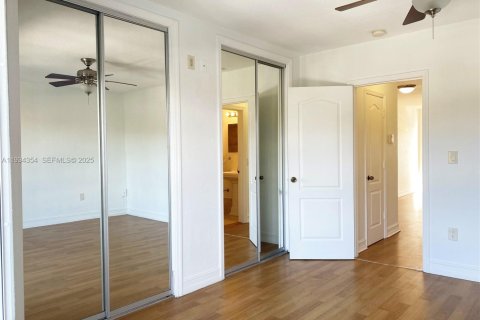 Condo in North Miami, Florida, 1 bedroom  № 2035559 - photo 6