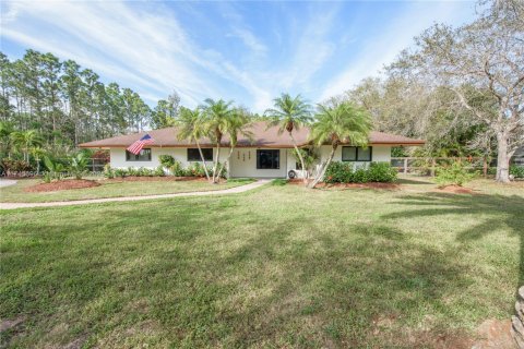 House in Homestead, Florida 4 bedrooms, 268.49 sq.m. № 1496117 - photo 2